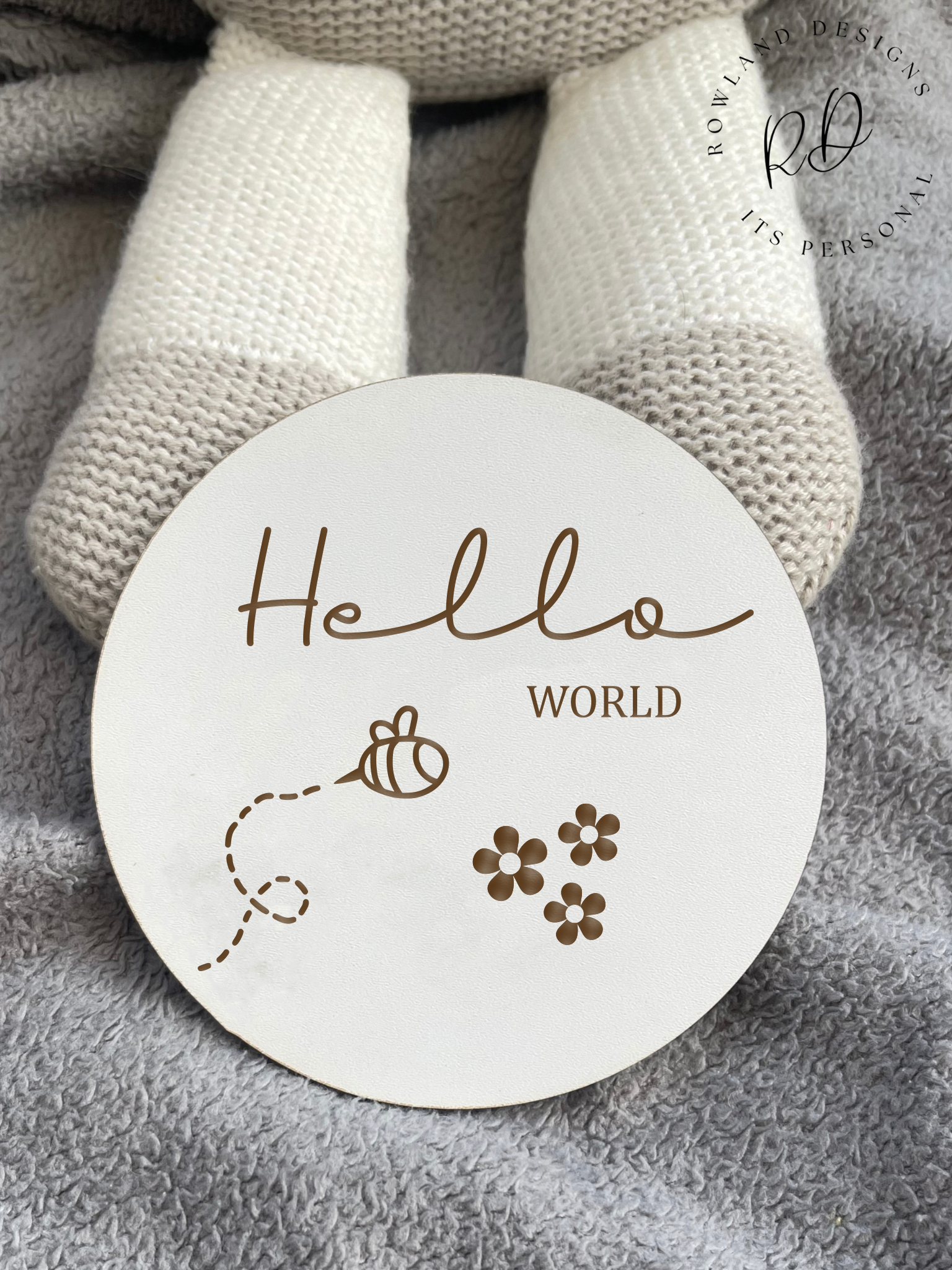 Baby Announcement Plaque with Bee Design: Durable and elegant "Hello World" wooden disc with a delightful bee and flower motif, ideal for baby photo shoots. - Rowland Designs