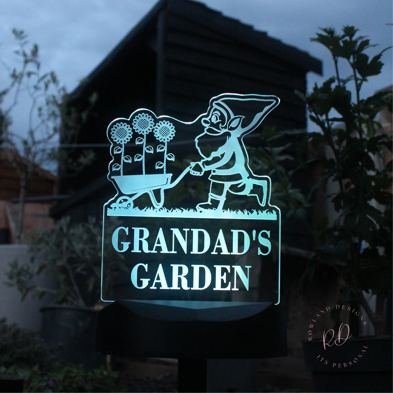 Brighten your garden with this engraved gnome solar light. Customisable with 2 lines of text and 11 vibrant colour modes.