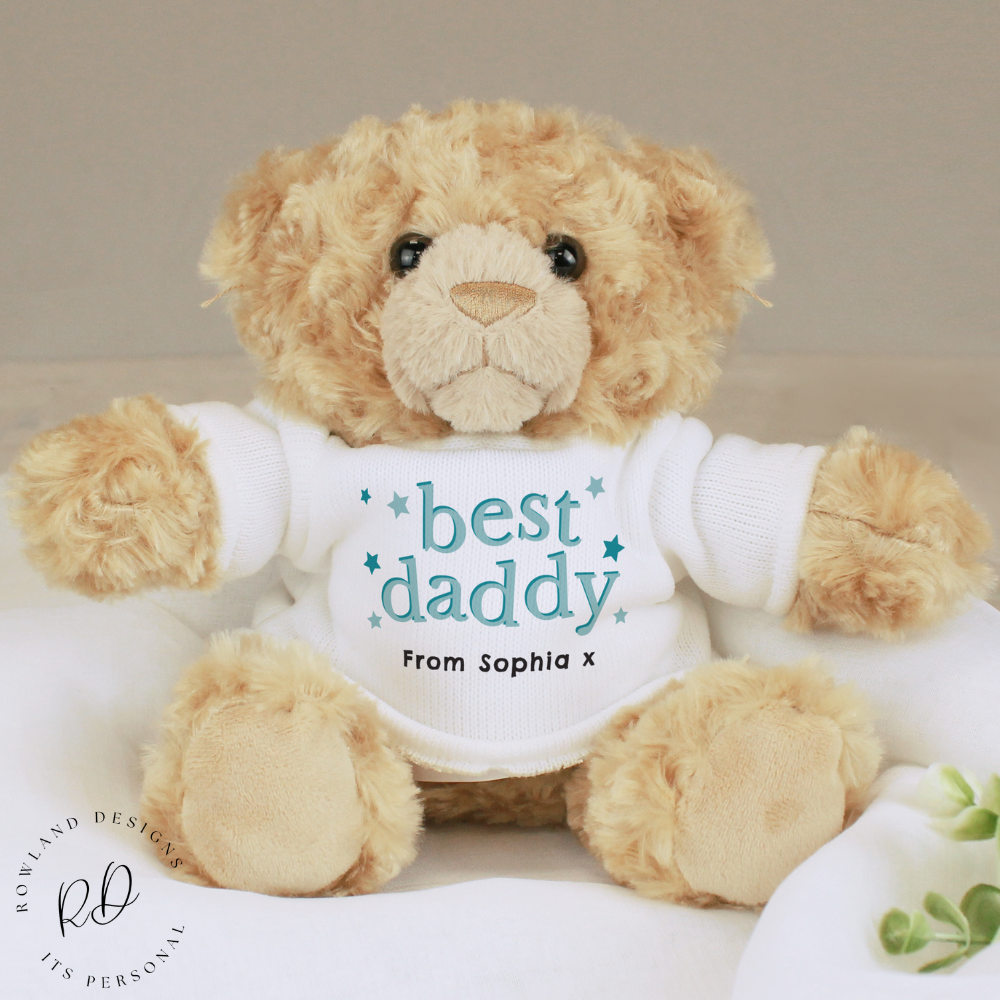 Close-up of plush 'Best Daddy' teddy bear, perfect for birthdays, Father's Day, and special occasions.