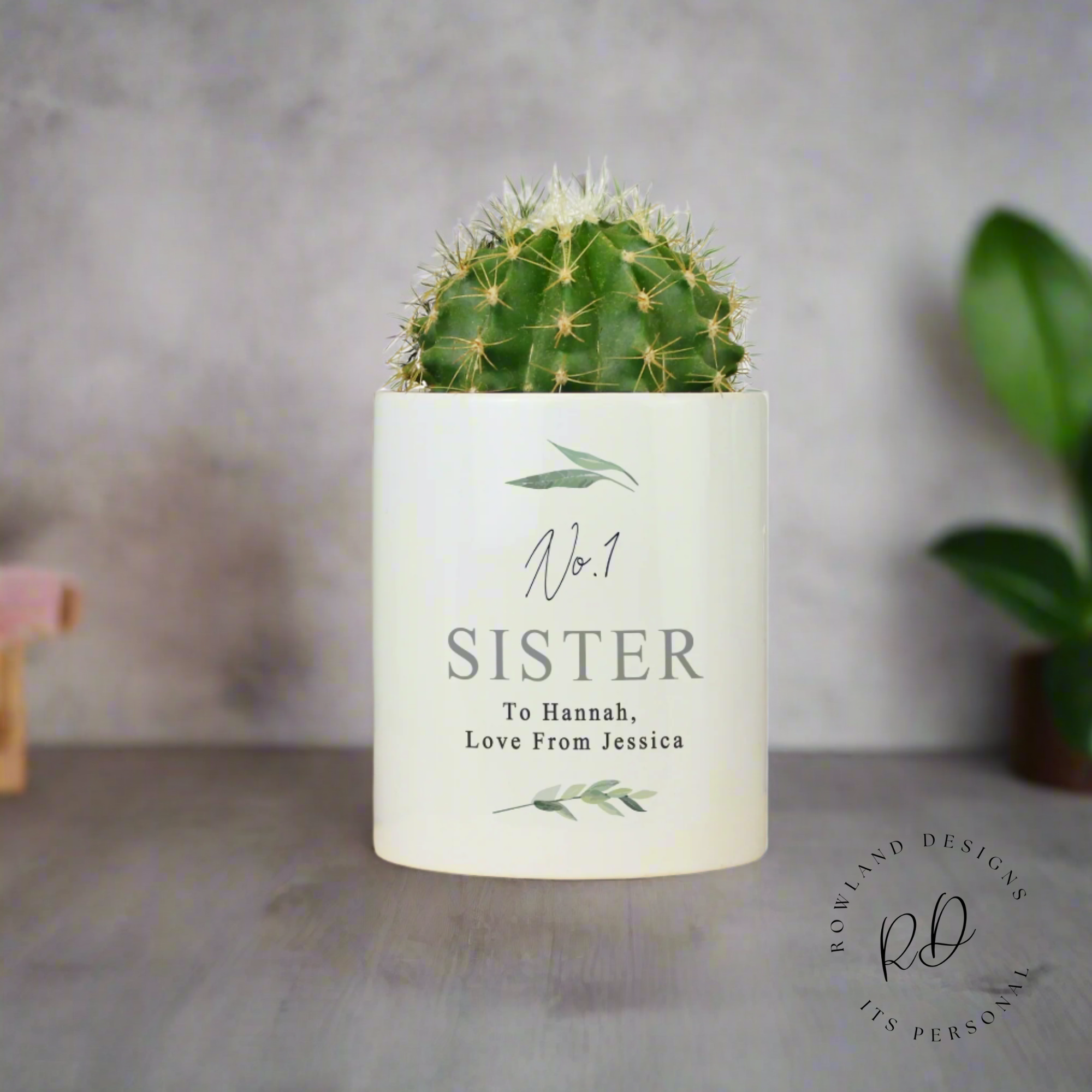 Elegant personalised ceramic storage pot – a perfect gift for sisters.