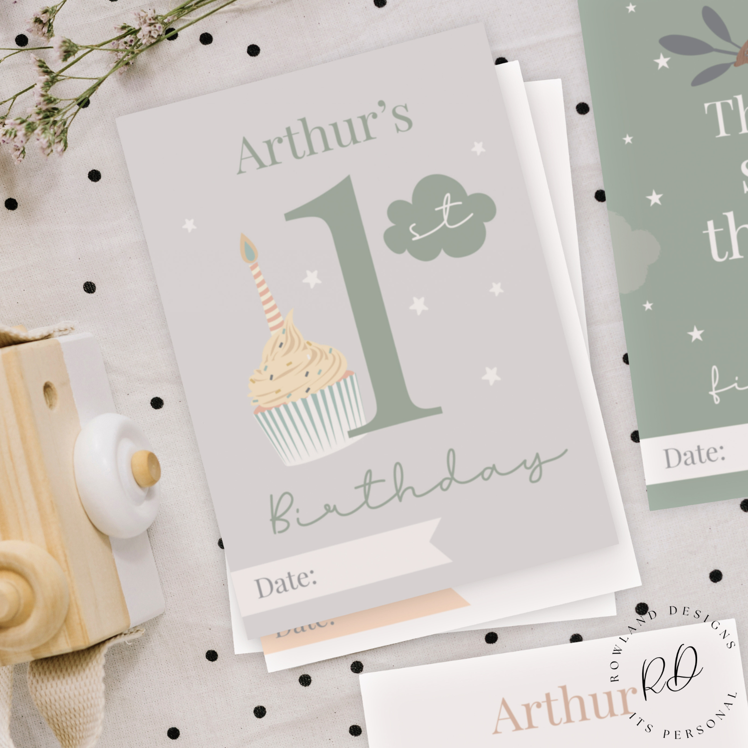 Baby milestone photo prop cards in organza bag