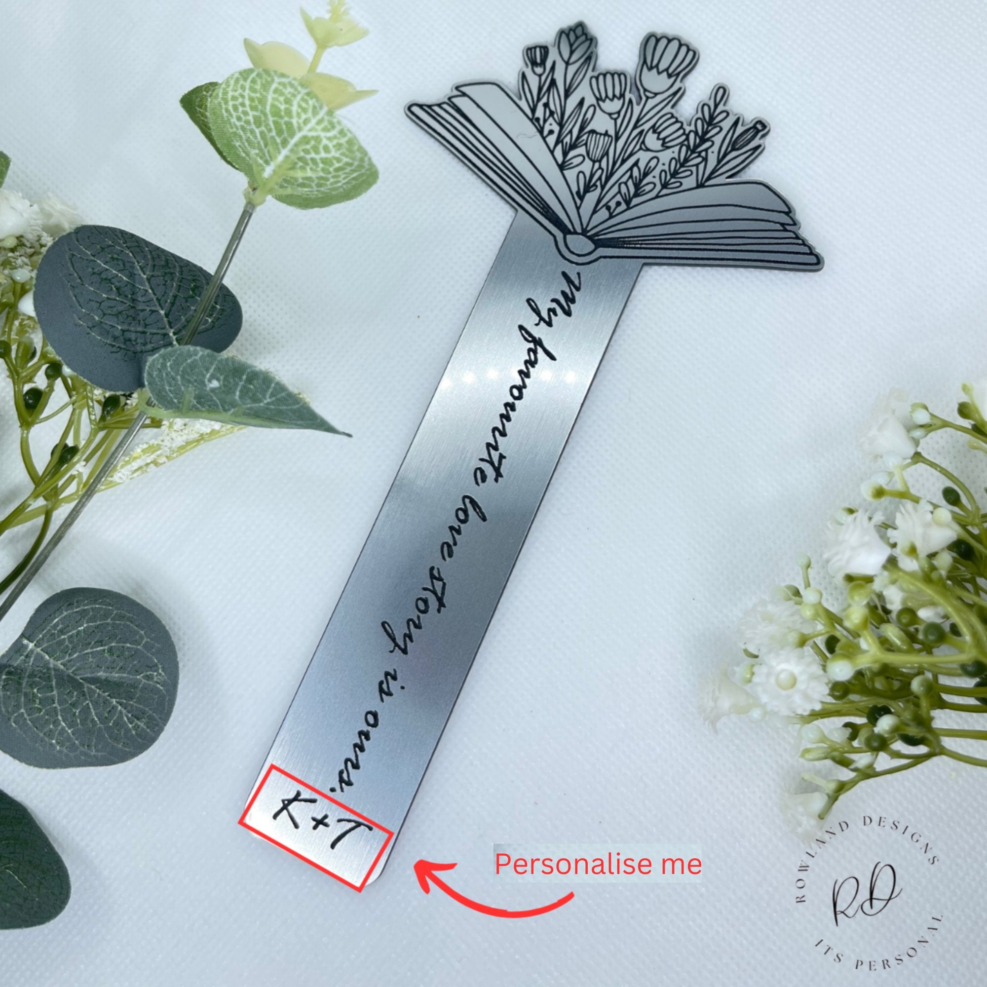 Customisable bookmark with initials – metal-look acrylic design for book lovers
