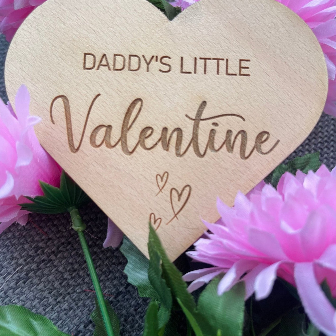 Capture the sweetness of Baby's First Valentine's with our heart-shaped announcement plaque. A perfect gift for new parents, featuring Mummy's, Daddy's & more Little Valentine. Crafted from Beech veneer, Size: 115mm x 100mm, Thickness: 4mm.