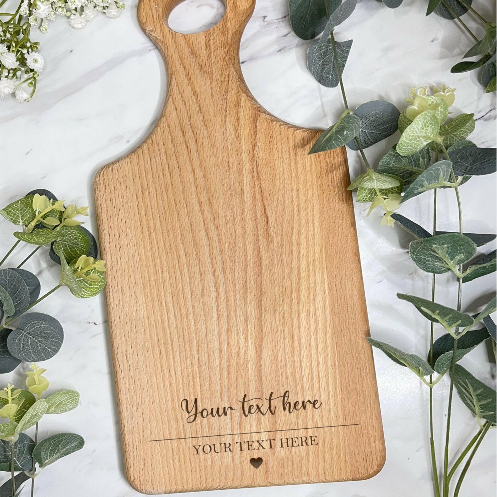 Customisable serving boards for special moments: Mother's Day, Father's Day, housewarmings, anniversaries, weddings, and Christmas. Create with up to 17 characters per line.