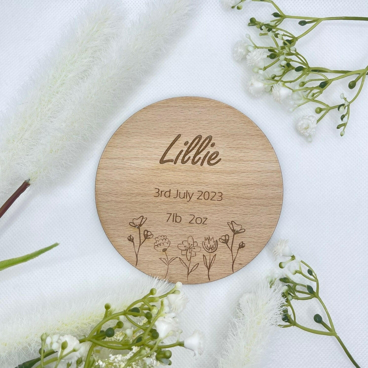 Wooden Sign with Personalised Engraving , Baby Name Announcement disc. This is a great gift for friends or family with a new baby. Engrave with name,date of birth & weight of the baby. with a flower design at the bottom of the disc, this is made from 4mm wood.