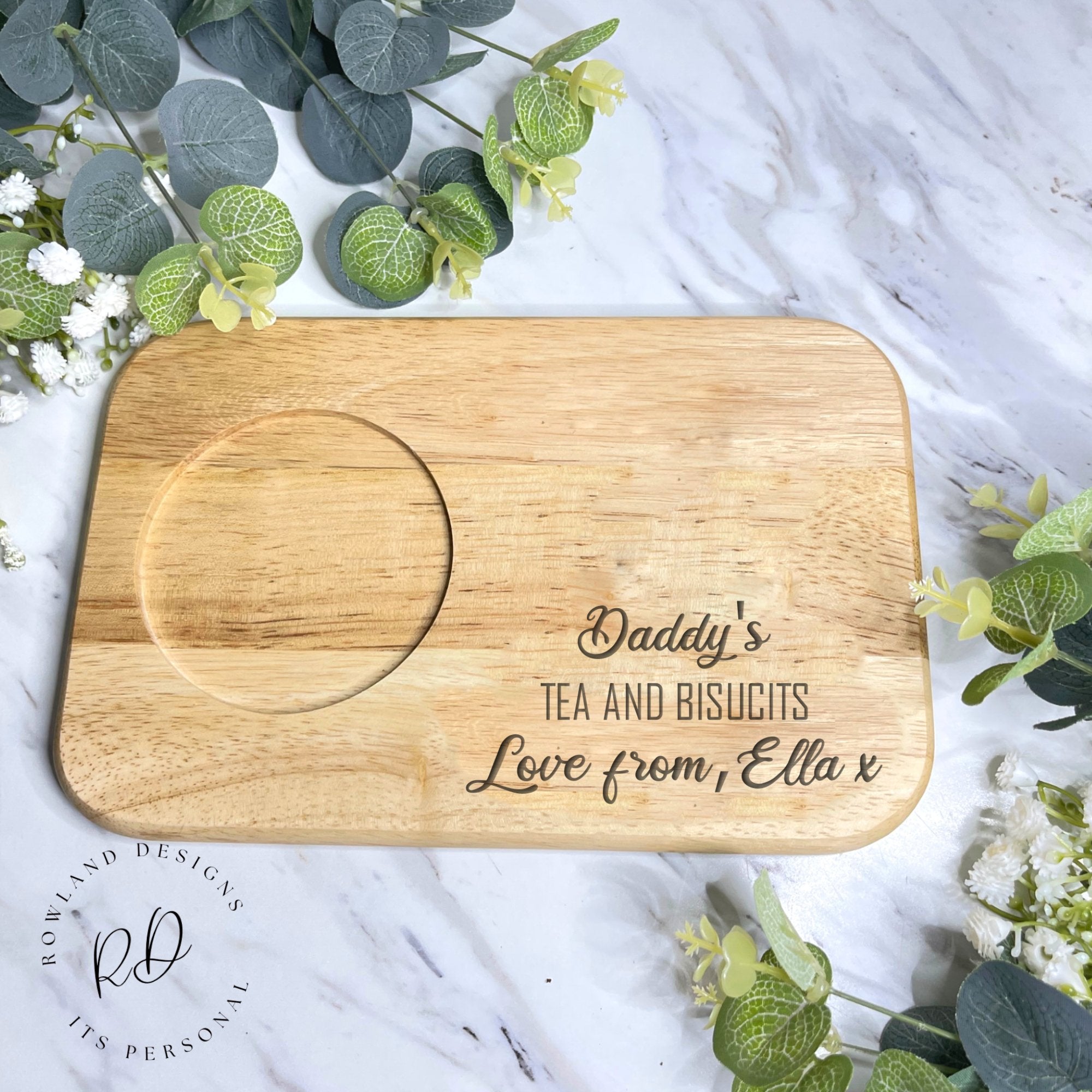 Personalised tea and biscuit board with engraved message, ideal gift for tea lovers